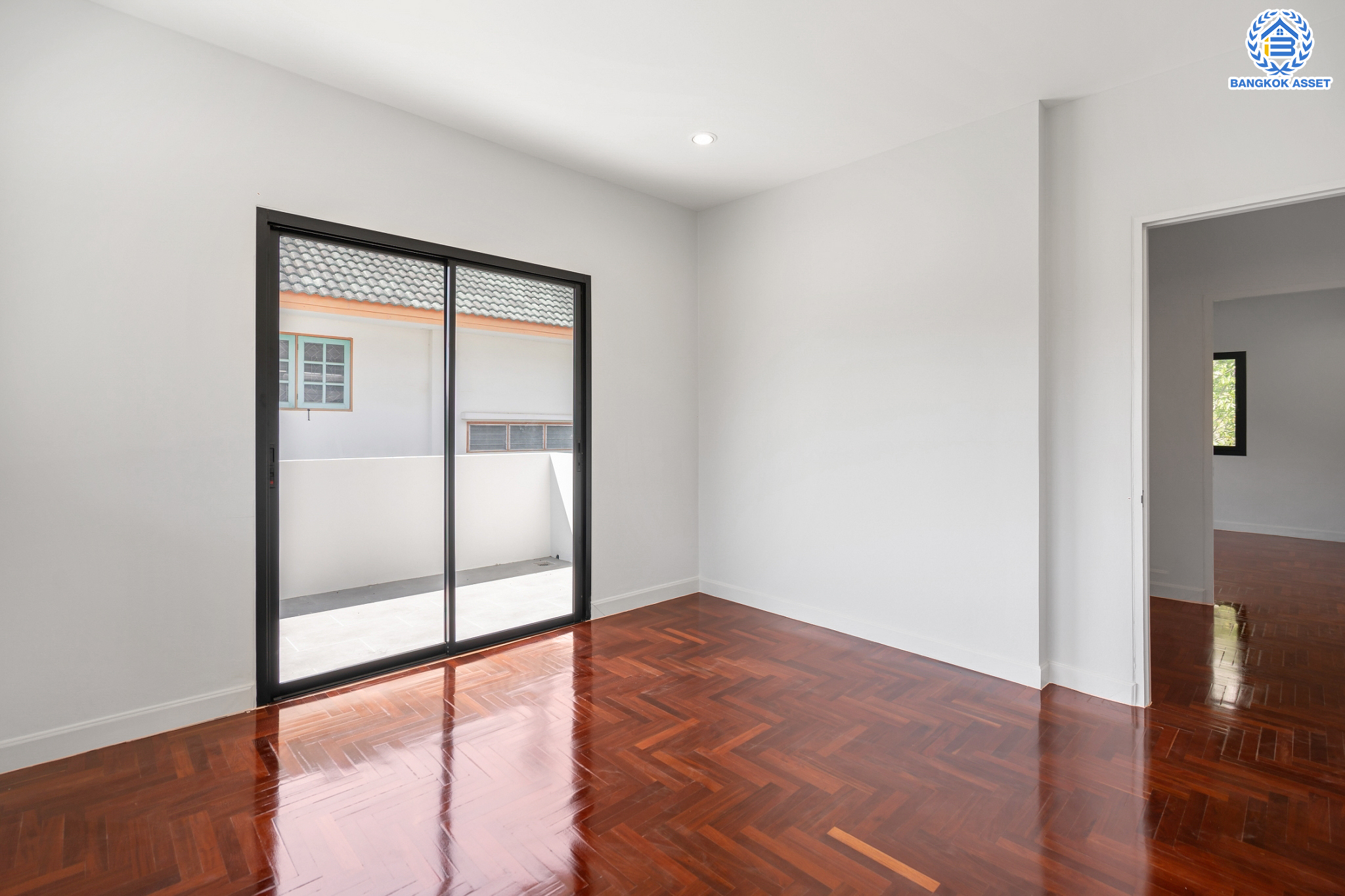 บ้านมือสองตกแต่งใหม่ หลังใหญ่พร้อมเข้าอยู่ ม.เมืองดี พุทธมณฑลสาย 2 เนื้อที่ 63.5 ตร.ว. ฟังก์ชันจัดเต็ม 3 ห้องนอน 2 ห้องน้ำ จอดรถได้ถึง 2 คัน บนทำเลใกล้ทางคู่ขนานลอยฟ้าบรมราชชนนี และเซ็นทรัลปิ่นเกล้า